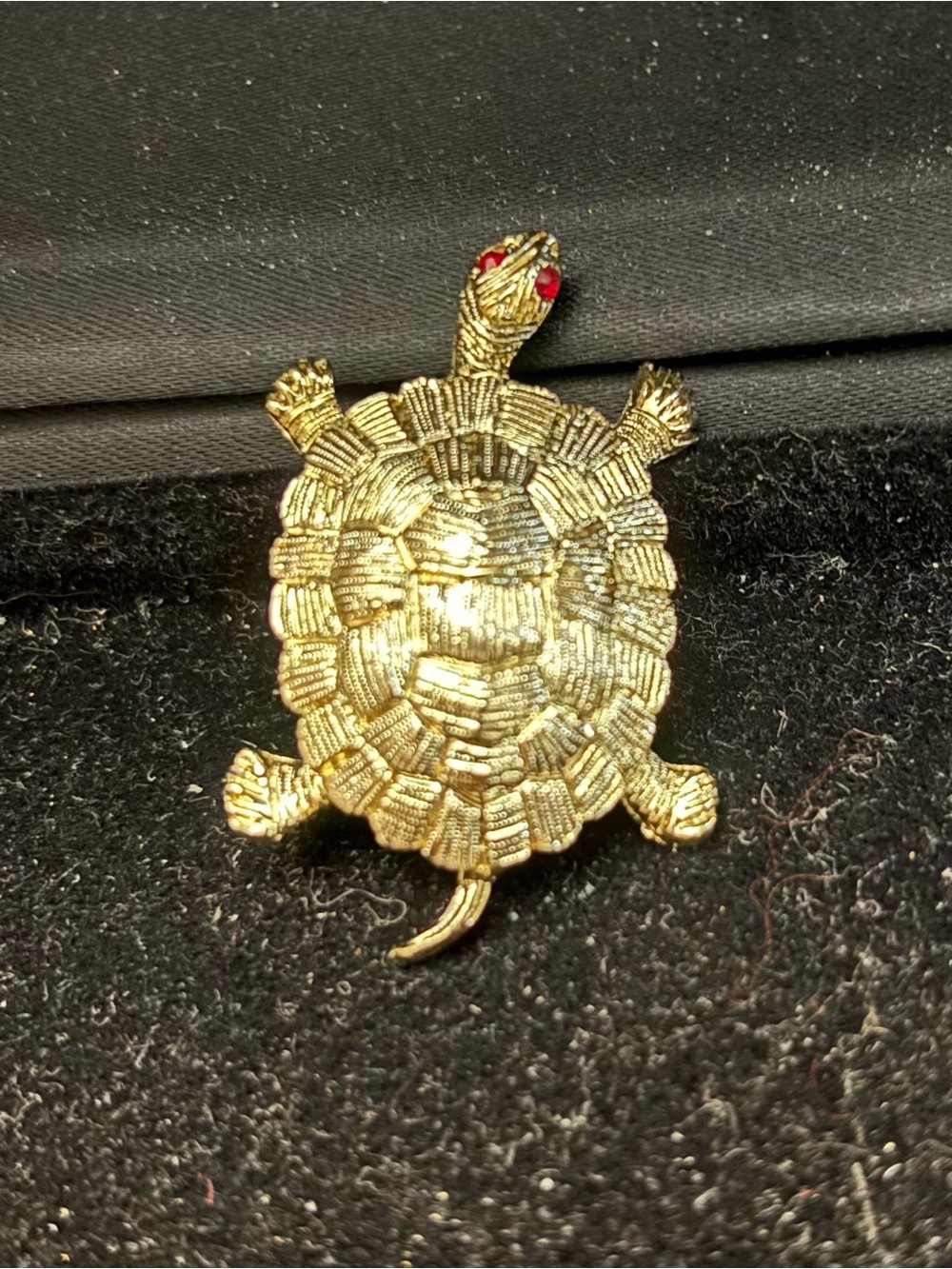 Vtg GERRY'S Turtle Signed Brooch  Gold Tone w/Red Crystal Eyes